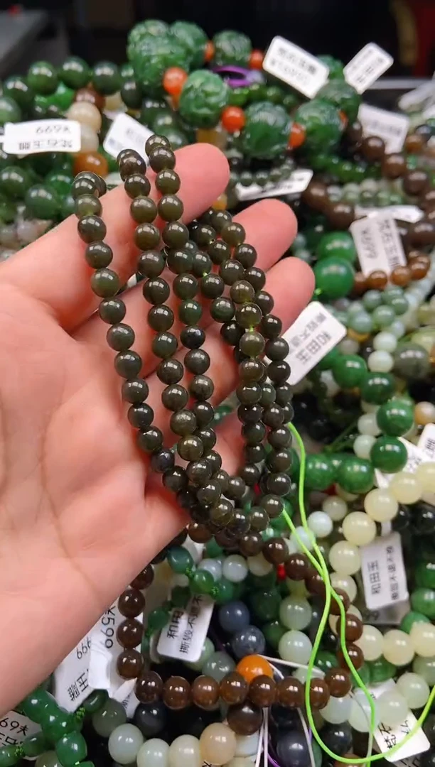 和田玉未镶嵌颈饰1