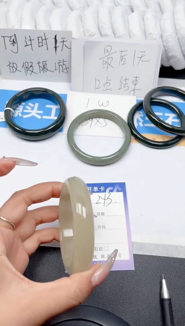 和田玉手镯未镶嵌243-晴水58