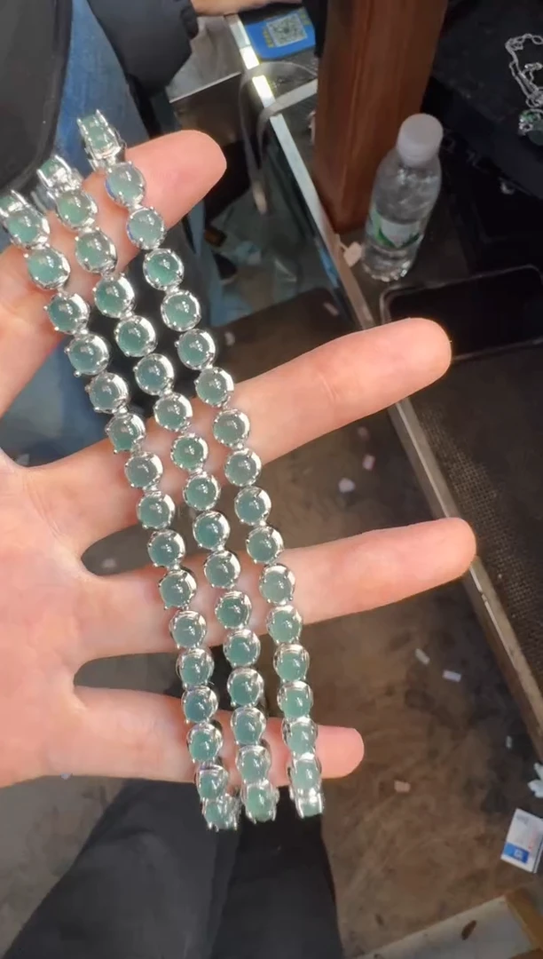 未镶嵌定制翡翠翡翠A货有轻微色差属于正常现象，手链多样性发货1