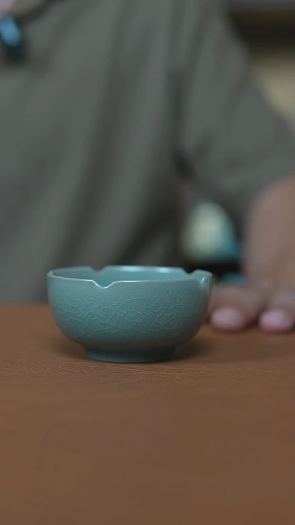 杯仿古翡翠绿釉花口杯瑕