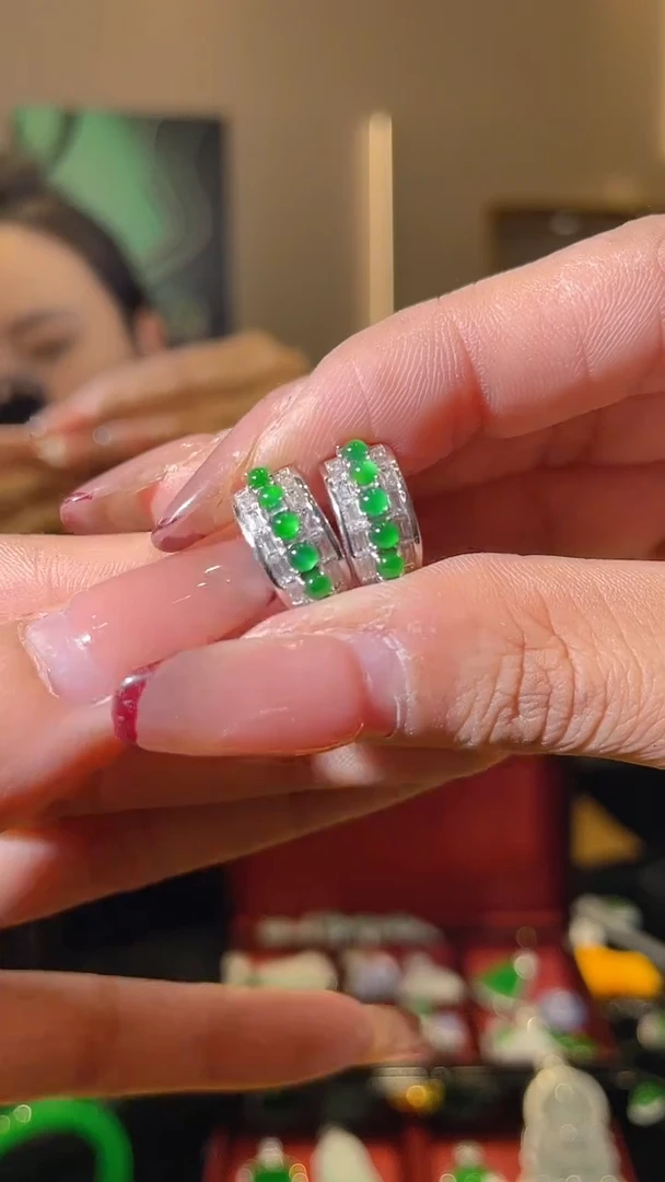 【闪购商品】翡翠耳饰银S925镶嵌天然翡翠A货