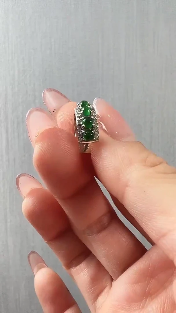 颈饰未镶嵌翡翠耳钉