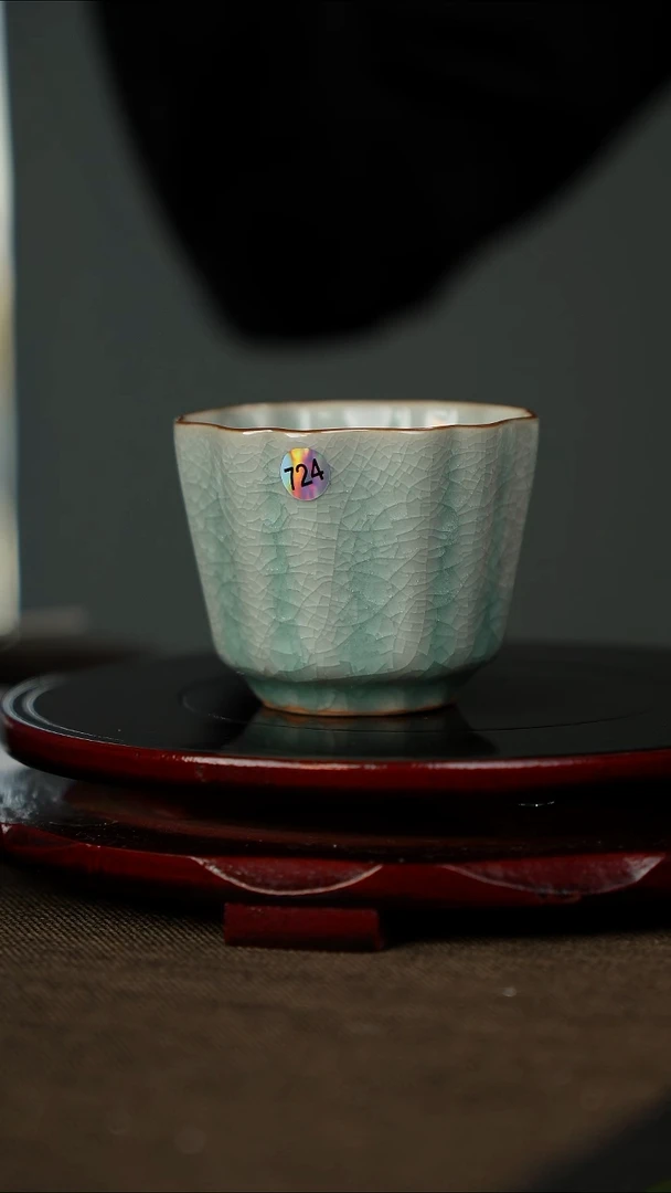 樊立 鱼鳞冰花 六瓣葵口杯 带底款