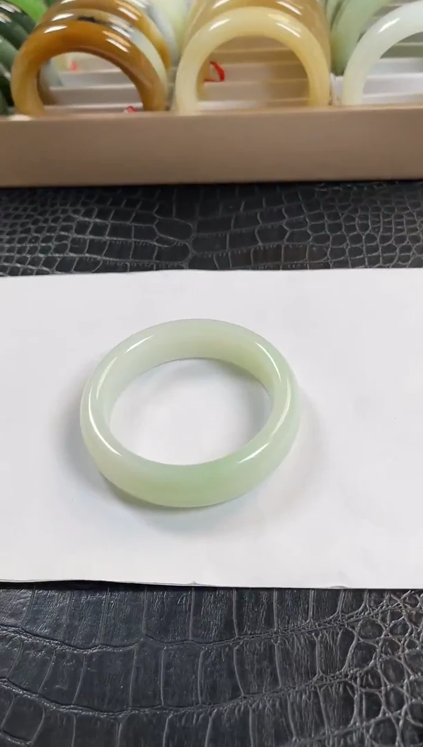 未镶嵌手镯和田玉60+圈口