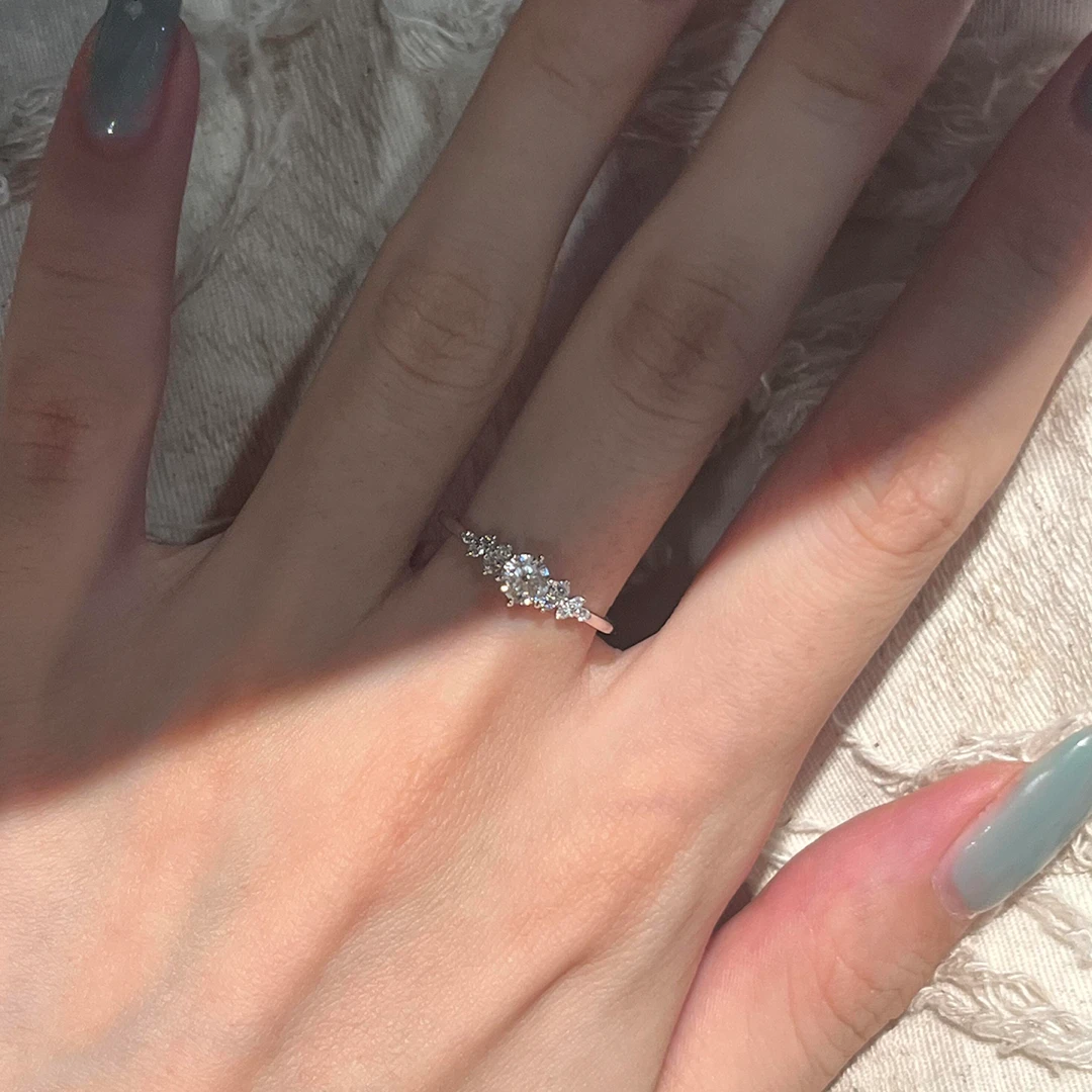 铜合金戒指 超闪圆形戒指女轻奢高级感气质时尚通勤清冷感食指戒