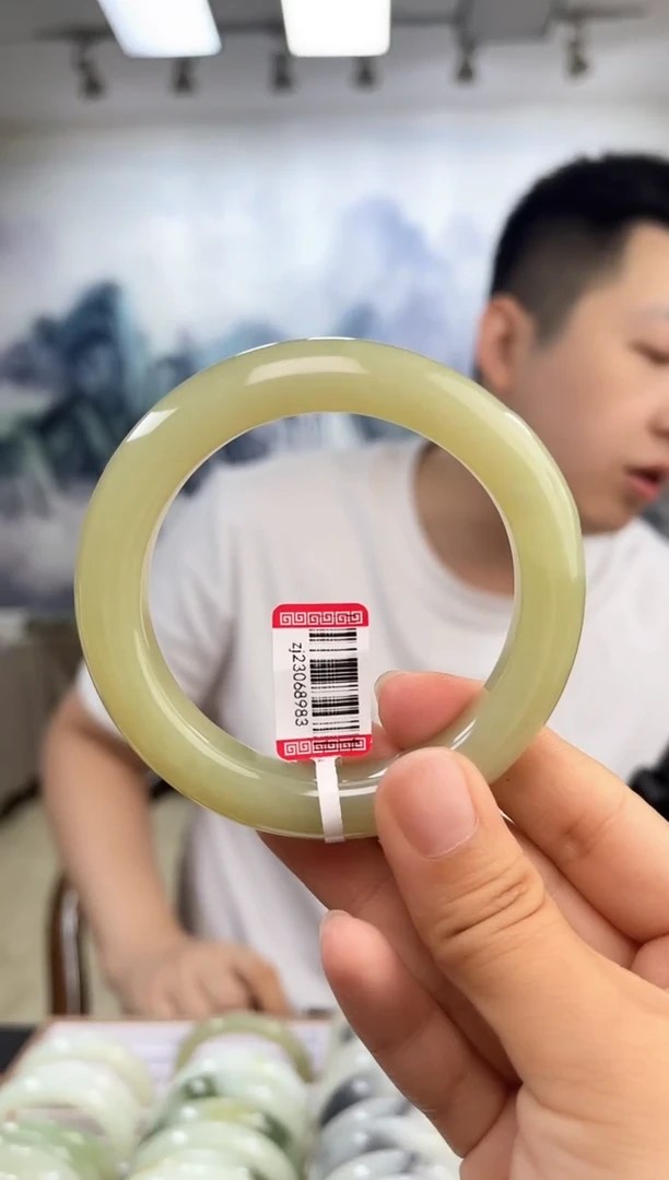 和田玉手镯未镶嵌57圈口8983