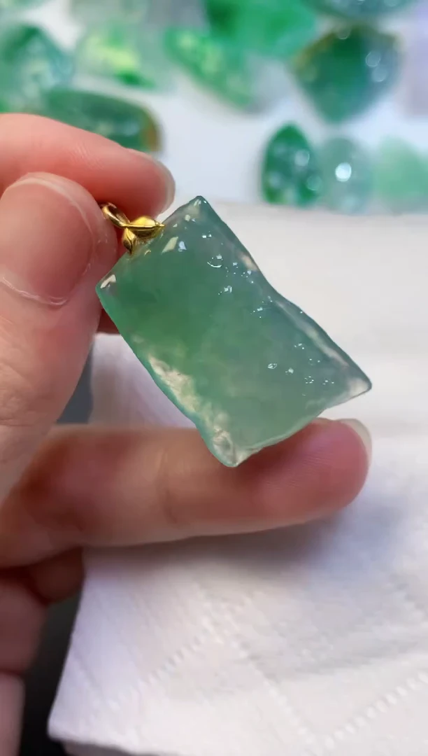 颈饰未镶嵌翡翠