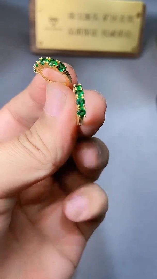 【闪购商品】祖母绿耳饰银S925镶嵌354