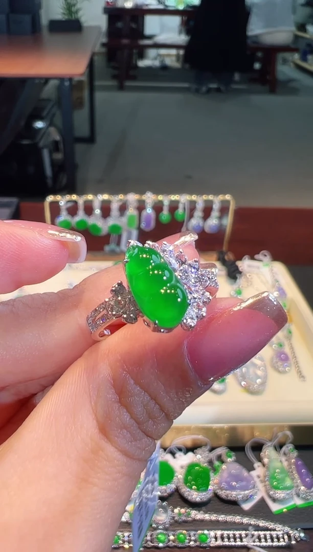【闪购商品】翡翠戒指18K金镶嵌翡翠