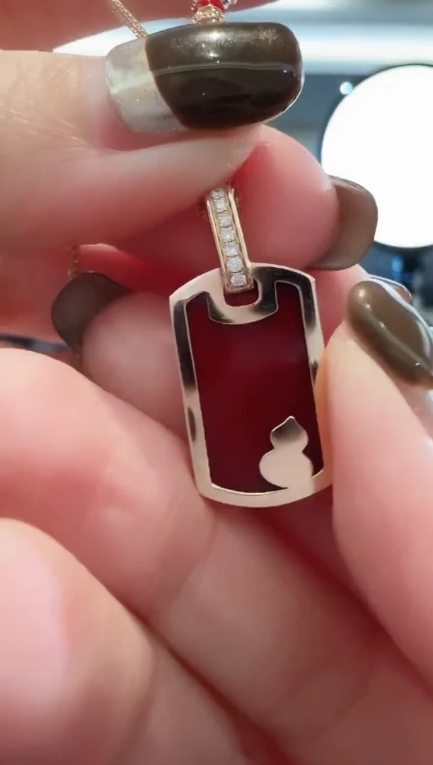 18K金镶嵌定制玛瑙18K金钻石葫芦牌吊坠含链