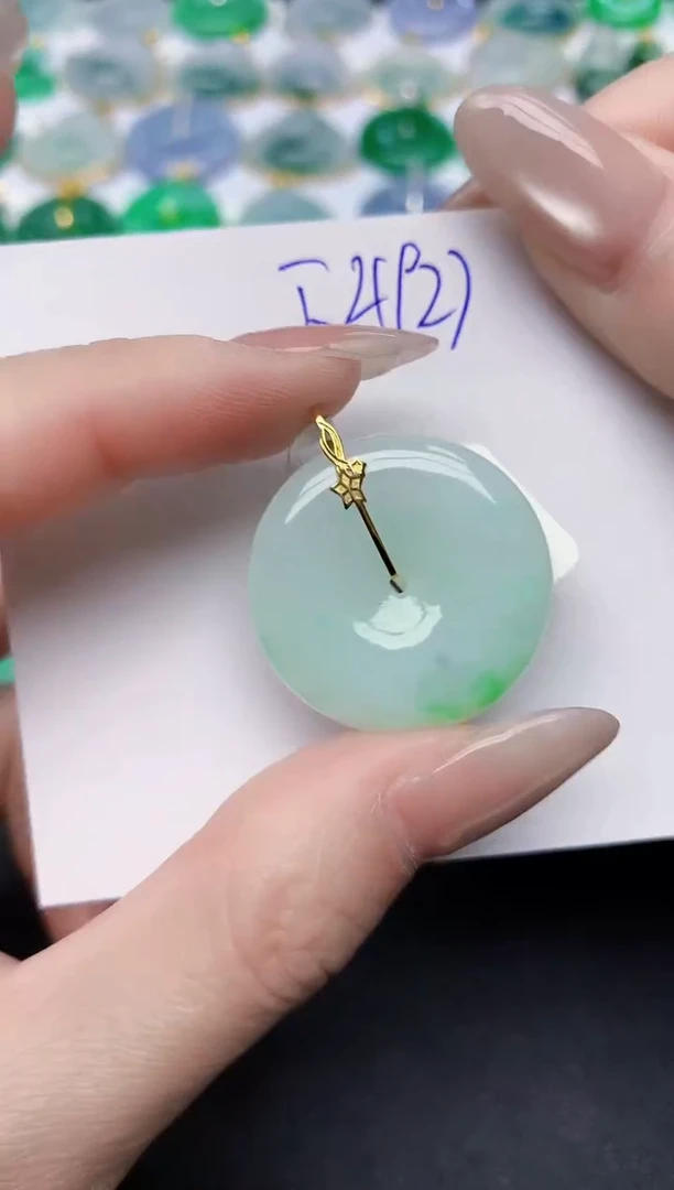 颈饰18K金镶嵌翡翠 天然缅甸A货翡翠百元以上9元证书费自理