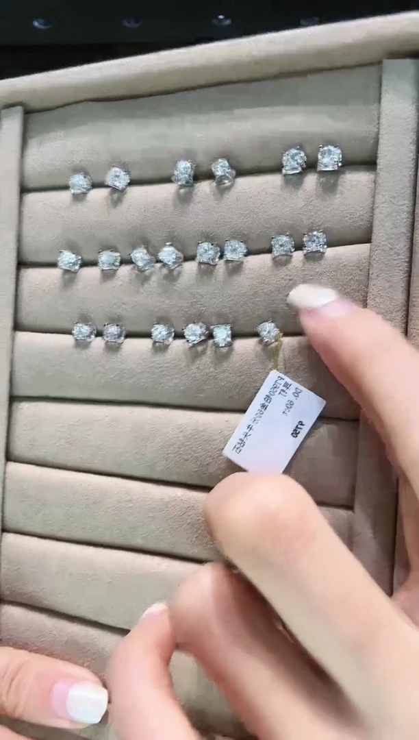 【闪购商品】钻石耳饰铂Pt950镶嵌60分牛头 多样性发其一