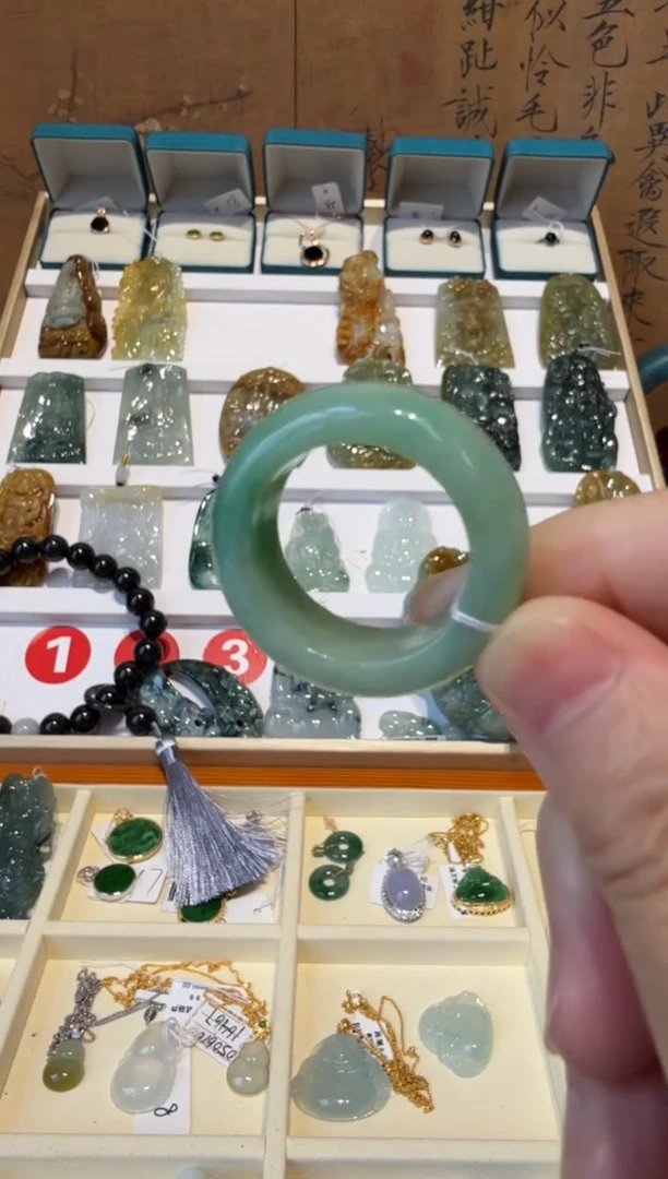 翡翠挂件未镶嵌A货翡翠多样性孤品