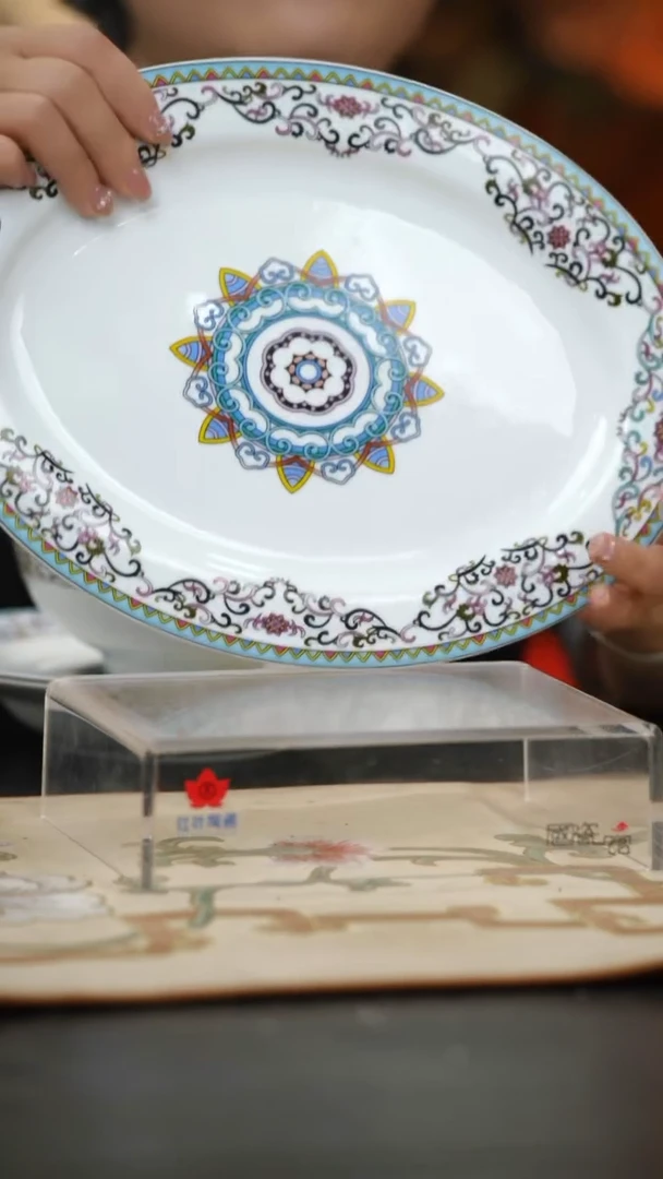 1个微瑕季繁锦12英寸鱼盘