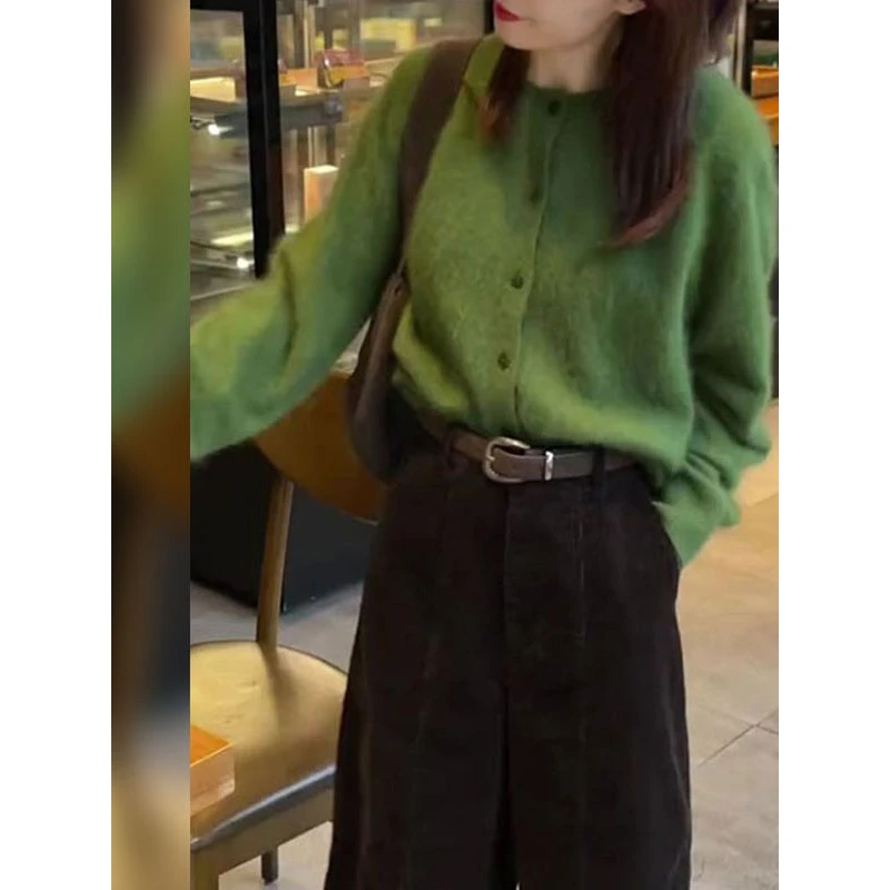 小清新绿色针织上衣2025秋季新款小众百搭设计感显瘦减龄元气穿搭