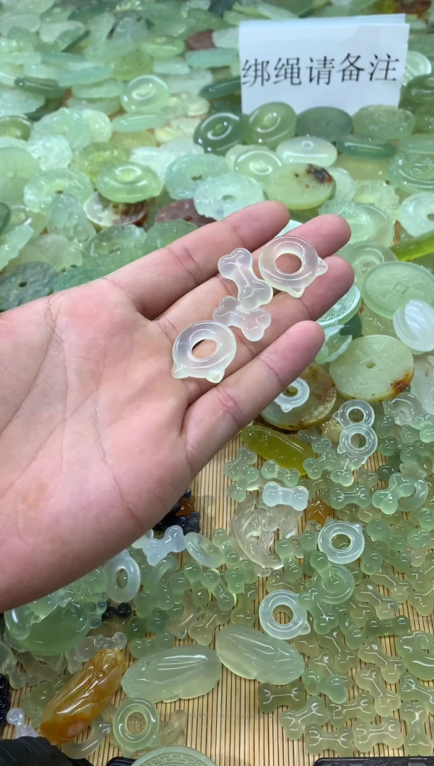 未镶嵌蛇纹石玉颈饰12随机发