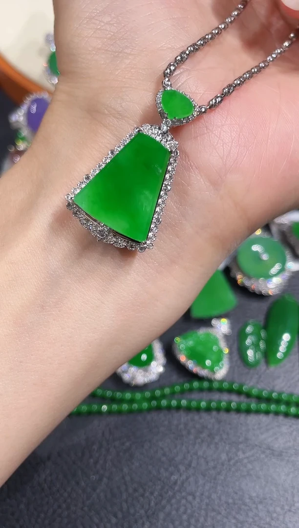 吊坠(不含链)18K金镶嵌翡翠无事牌