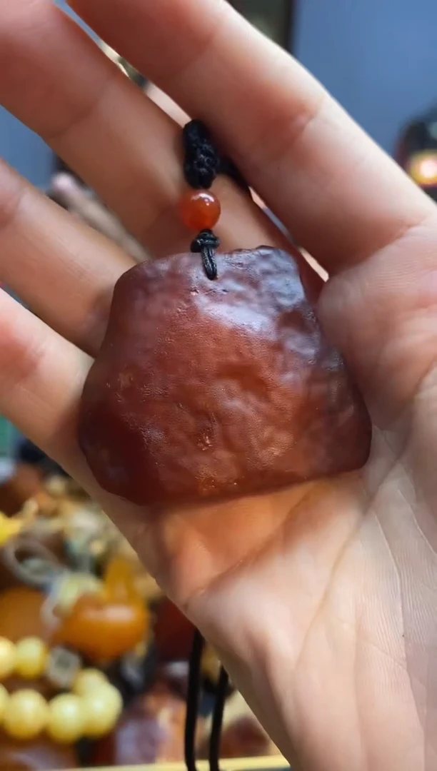 未镶嵌颈饰琥珀吊坠