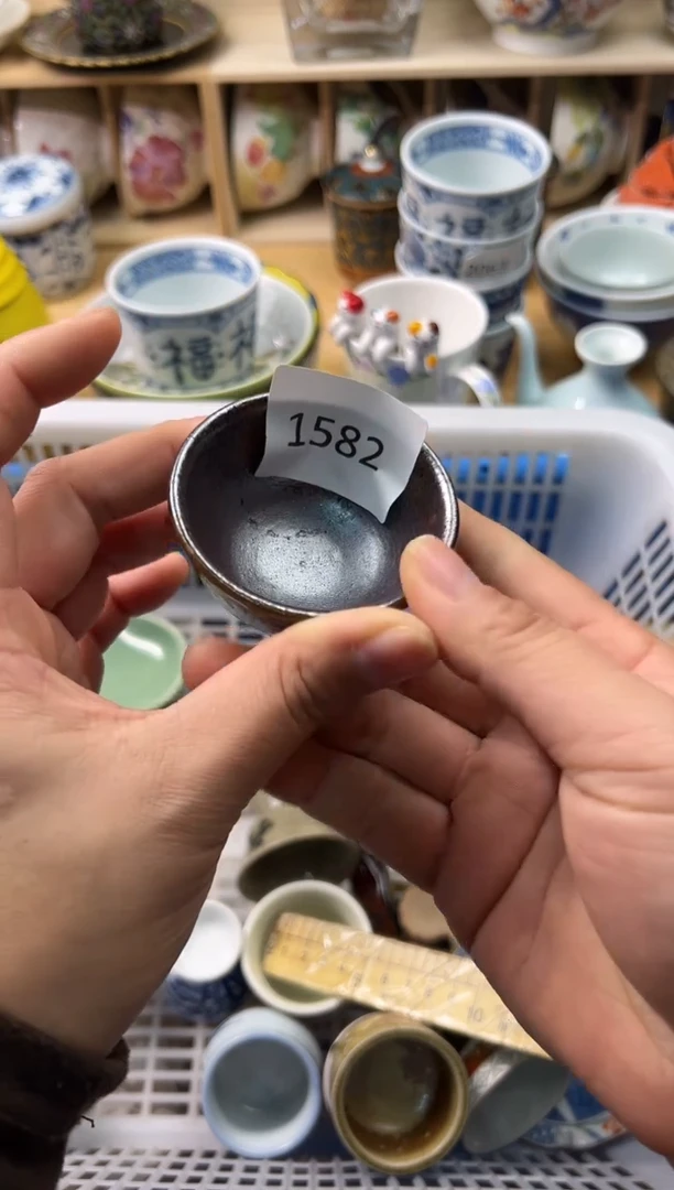 瓷片万**?