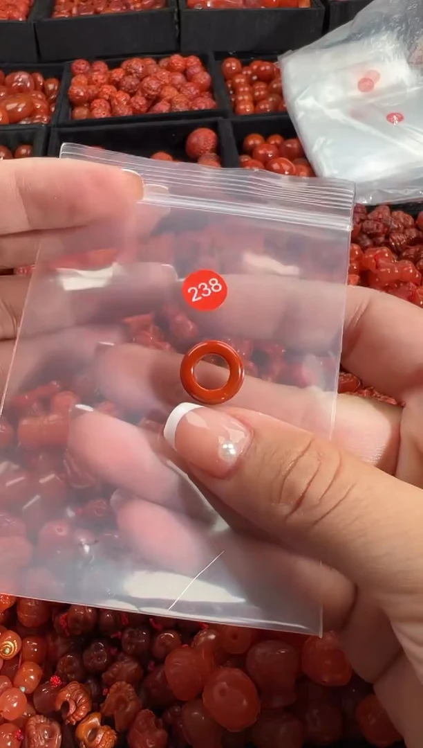 南红玛瑙未镶嵌颈饰1