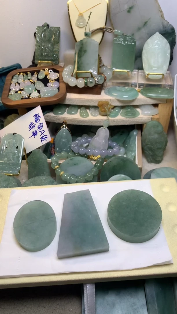 翡翠挂件未镶嵌缅甸A货翡翠，没有运费险