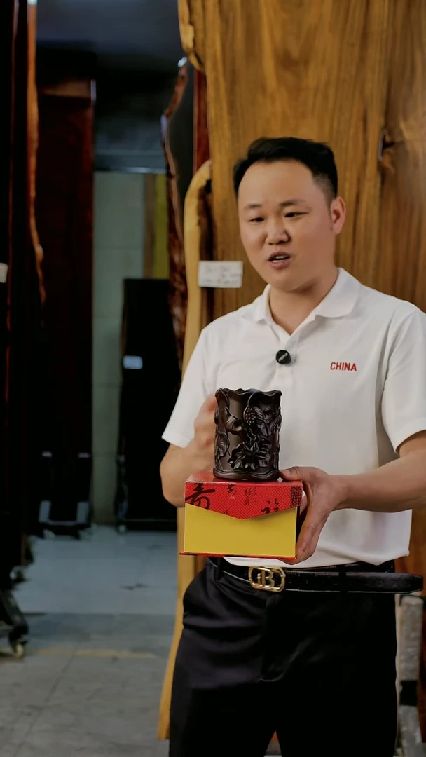 【风车木】实木雕花笔筒*1