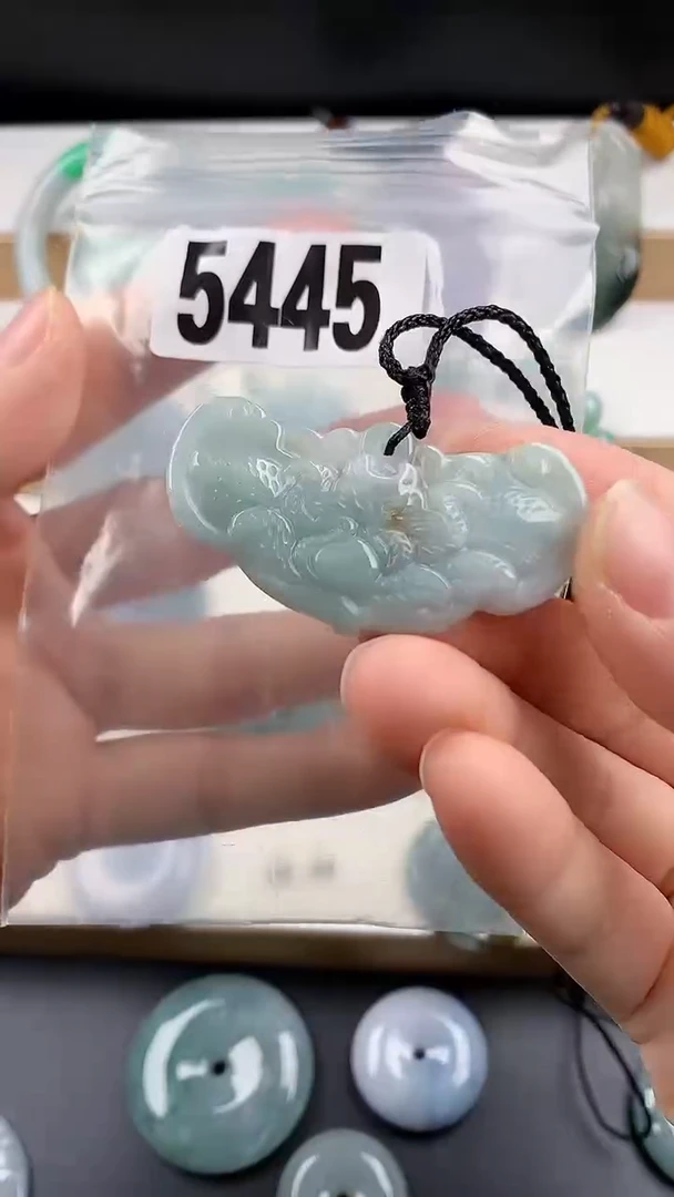 颈饰未镶嵌翡翠天然翡翠吊坠挂件