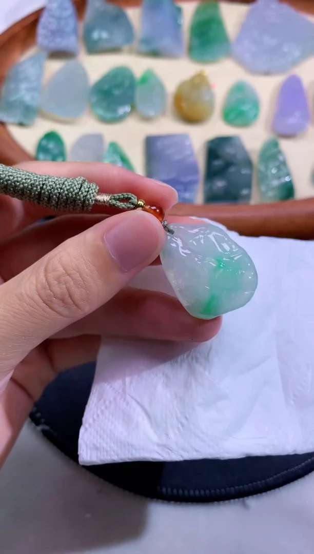 颈饰未镶嵌翡翠