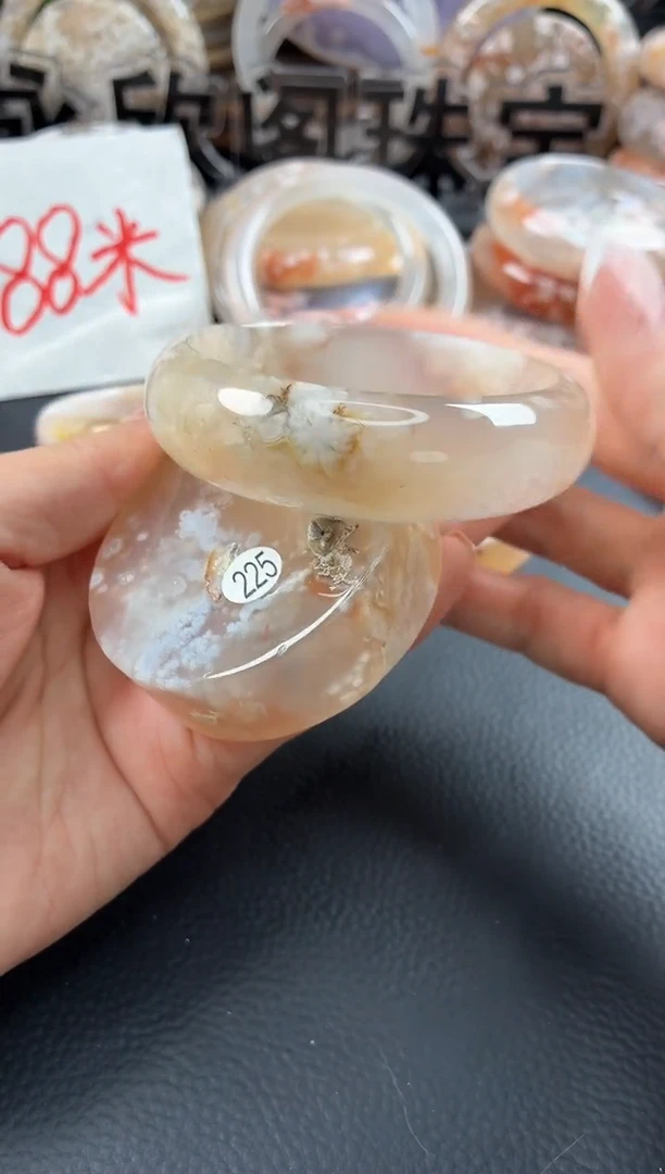 未镶嵌手镯（圆镯）石英质玉57