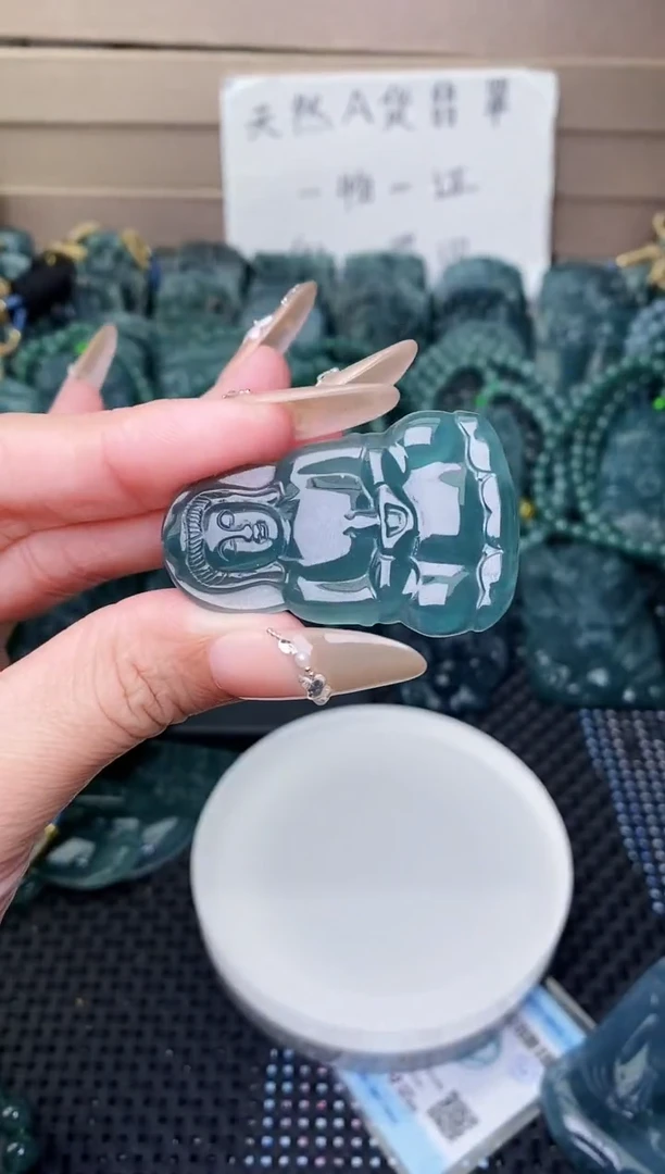 颈饰未镶嵌翡翠