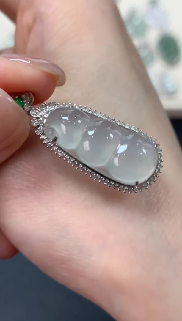 翡翠18K金镶嵌吊坠(不含链)福豆吊坠3980