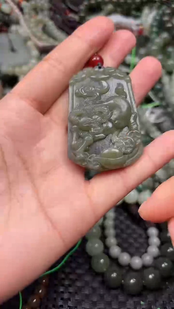 颈饰未镶嵌和田玉1