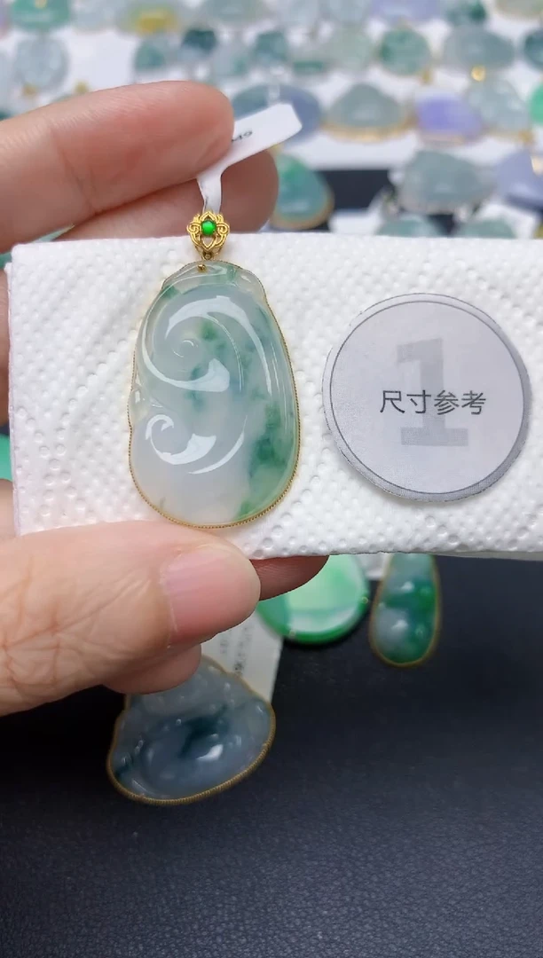 翡翠18K金镶嵌颈饰天然缅甸A货翡翠