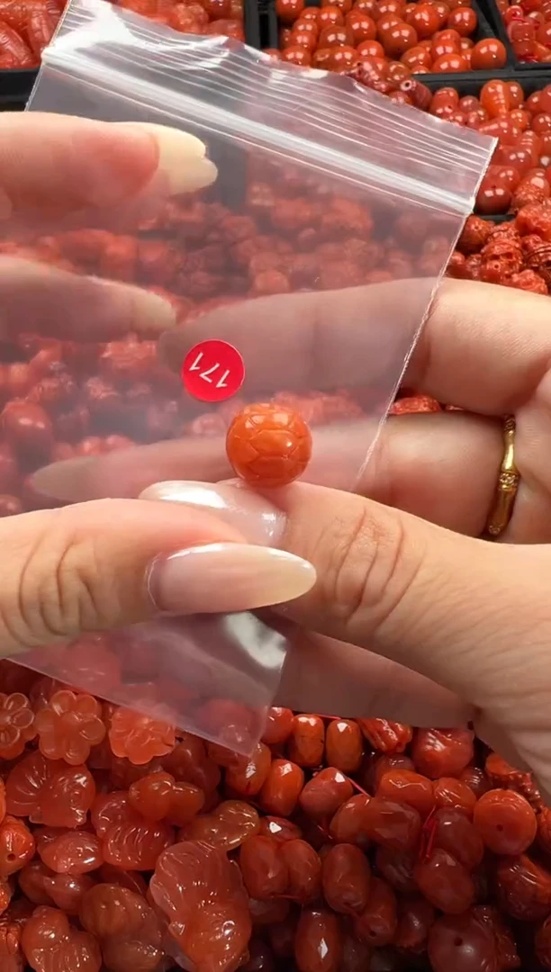 颈饰未镶嵌南红玛瑙1