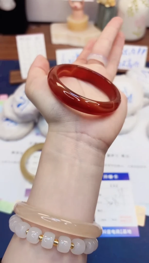 【闪购商品】石英质玉手镯未镶嵌332-玛瑙-圈口52