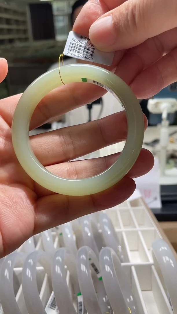 未镶嵌手镯和田玉58-59圈口 4060