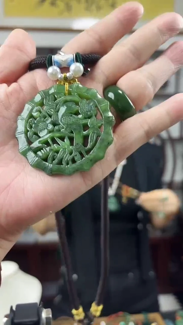 颈饰未镶嵌和田玉喜上眉梢