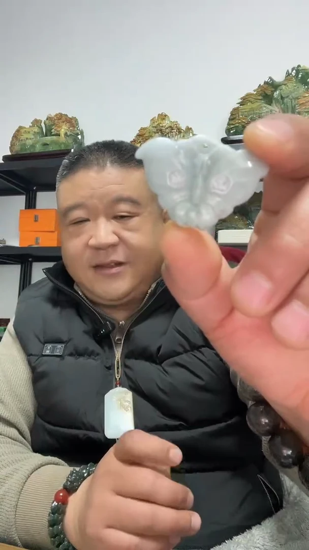 吊坠(赠链)未镶嵌翡翠蝴蝶吊坠