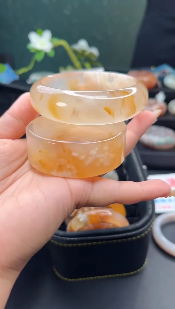 未镶嵌手镯石英质玉（63圈口）赠送镯心