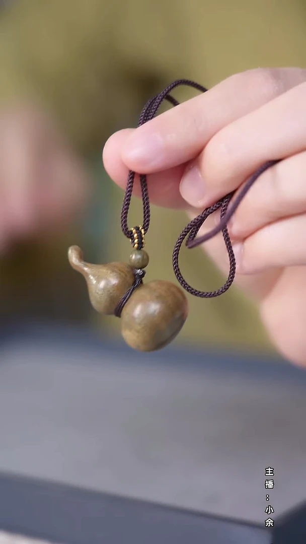 手串维腊木（绿檀）未镶嵌绿檀葫芦
