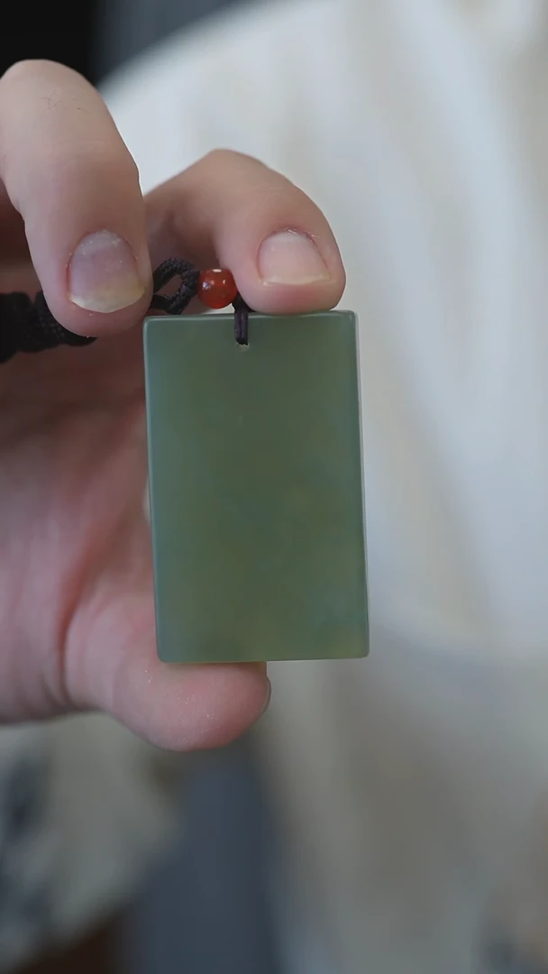 岫玉未镶嵌吊坠无事牌绿色