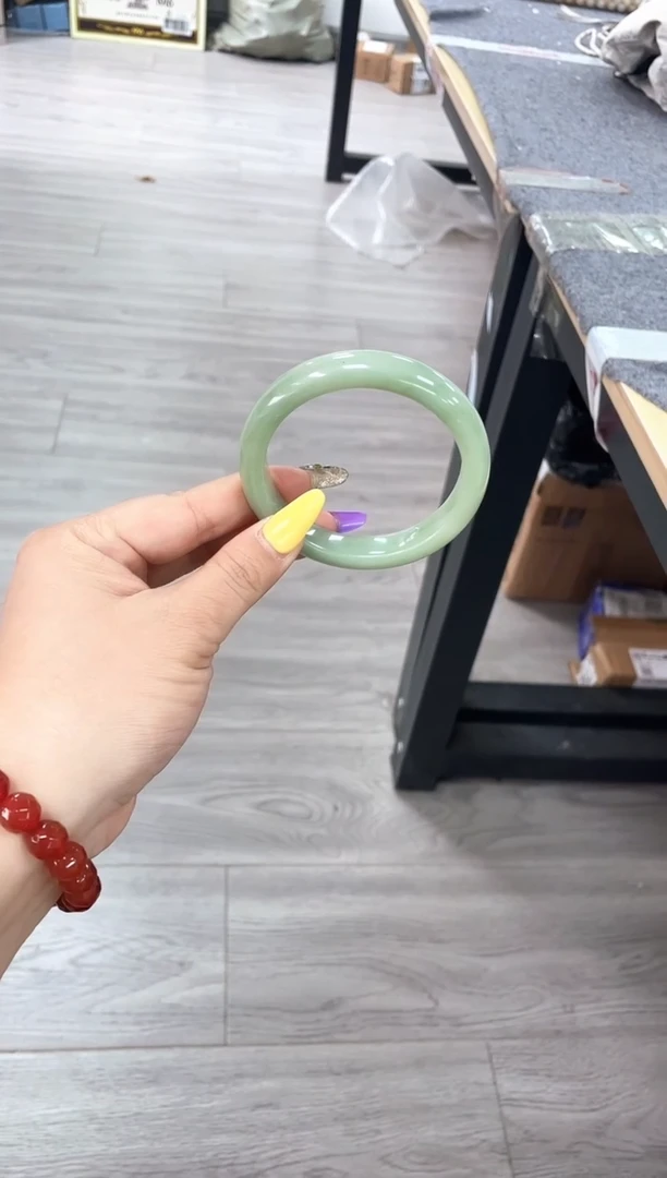 未镶嵌密玉绿镯子石英质玉红**火红红火火