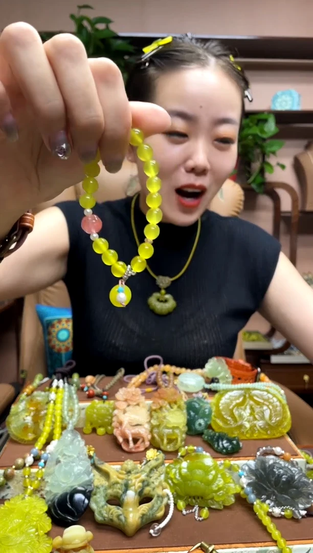 未镶嵌岫玉手串多样性发货发其中之一