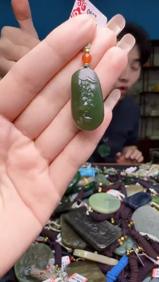 颈饰未镶嵌和田玉1