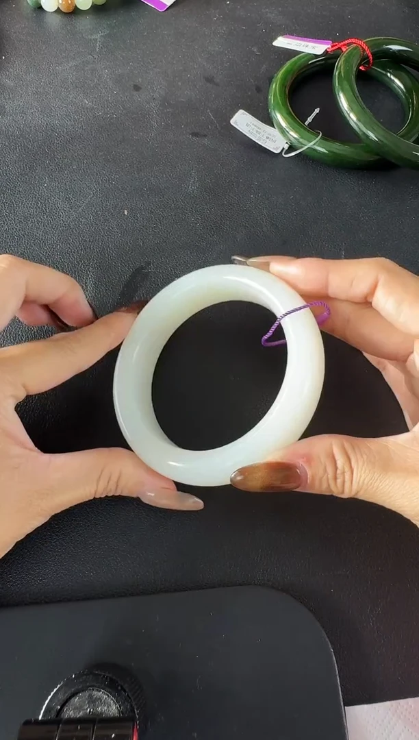 颈饰未镶嵌和田玉手镯约57.6MM