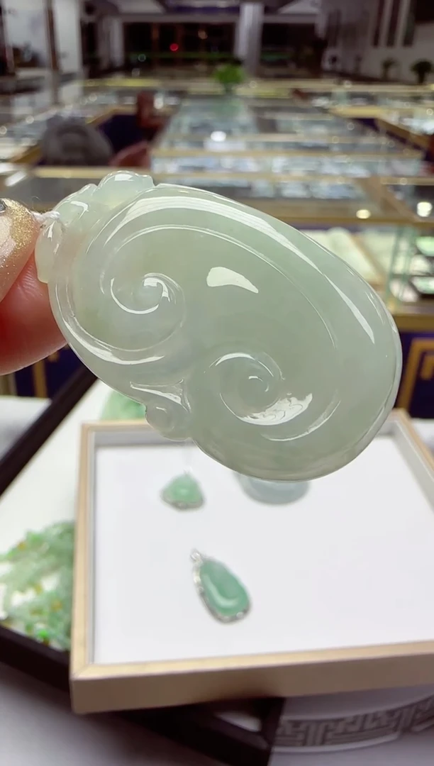 颈饰未镶嵌翡翠如意