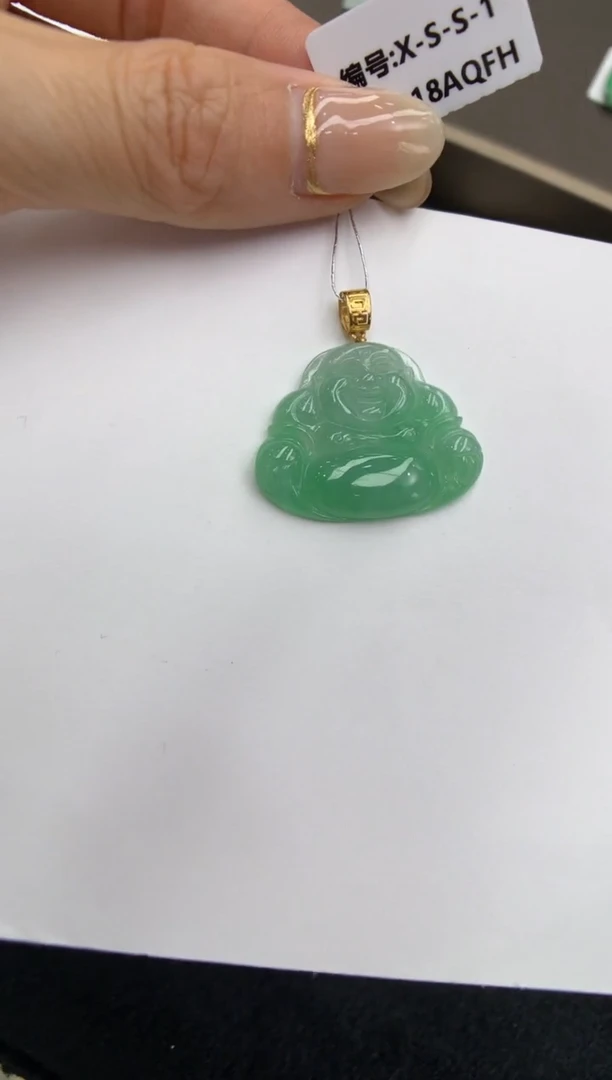 翡翠18K金镶嵌颈饰佛公