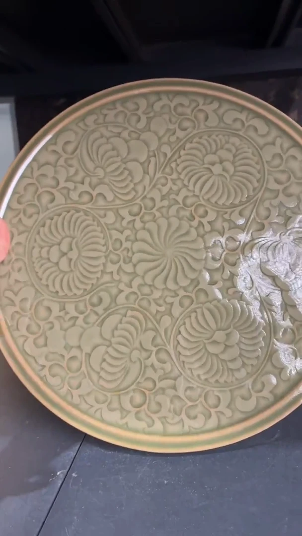 耀州窑仰山大团菊盘微瑕