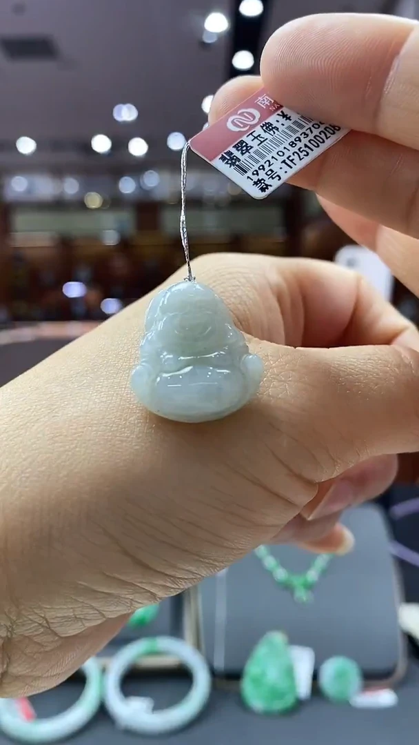颈饰未镶嵌翡翠佛公