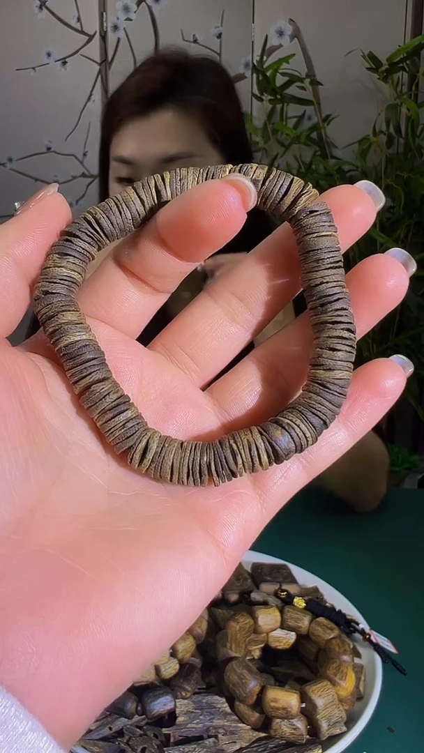 【闪购商品】沉香手串沉水片珠单圈多样发一 